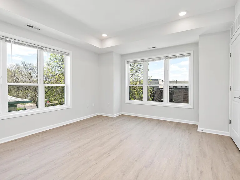 2810 Fremont Ave S — Photo 5