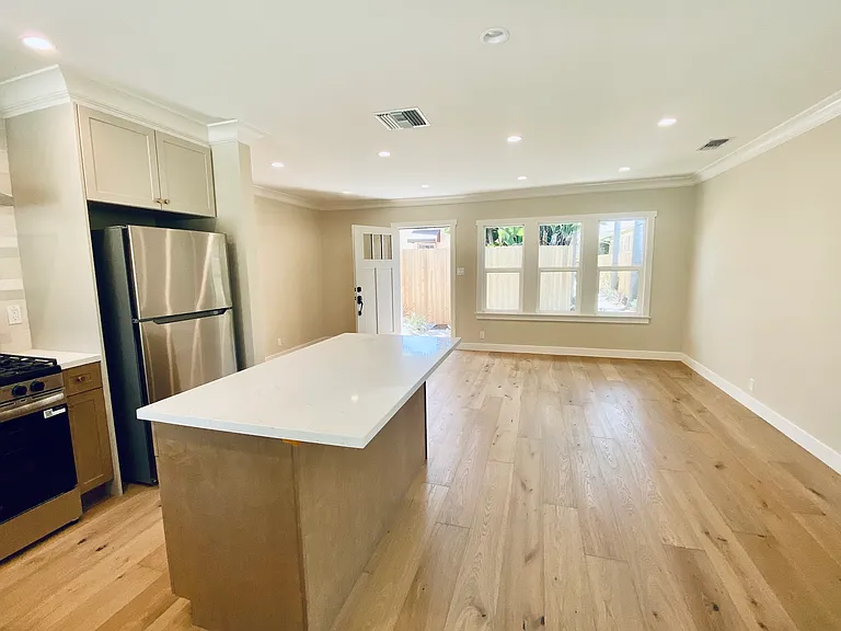 673 Mira Mar Ave — Photo 13