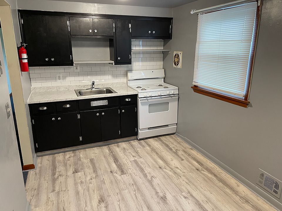 1st image of 810 Malcolm Pl Floor 2