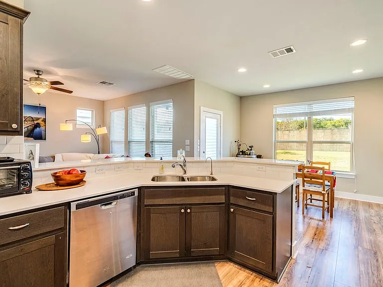 9500 Hunter Ln — Photo 8