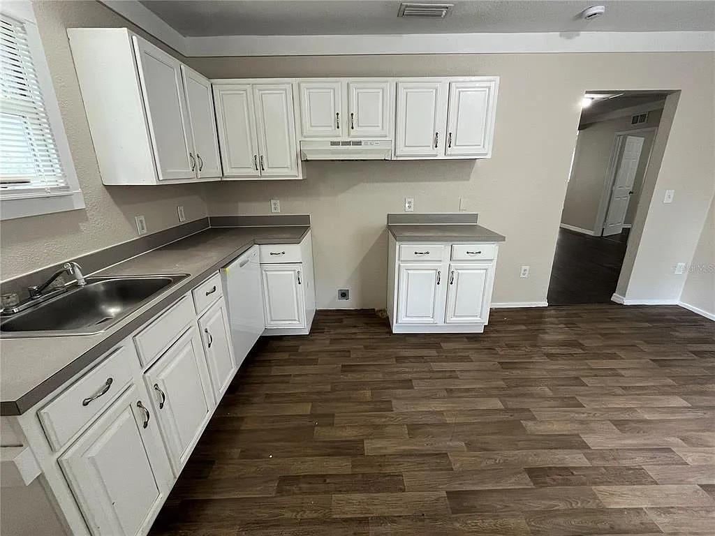 4 bed, 1.0 bath, 1456 sqft, $1,699 — Photo 4