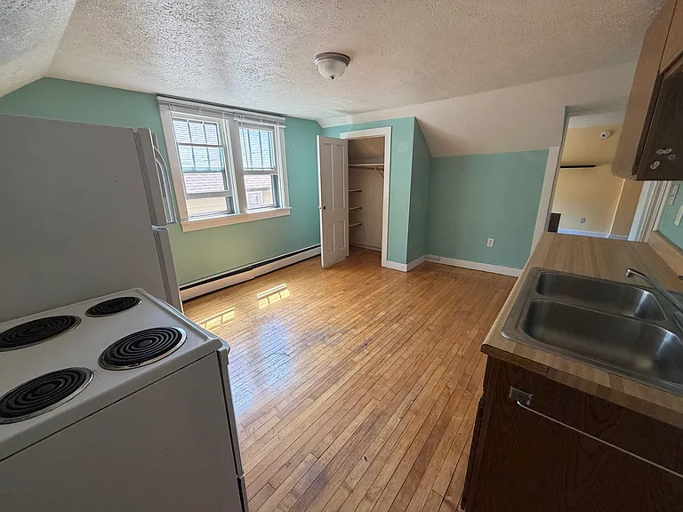 424 W Baraga Ave #B — Photo 2