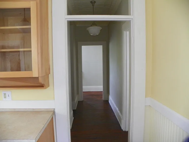 561 Russell Dr — Photo 17
