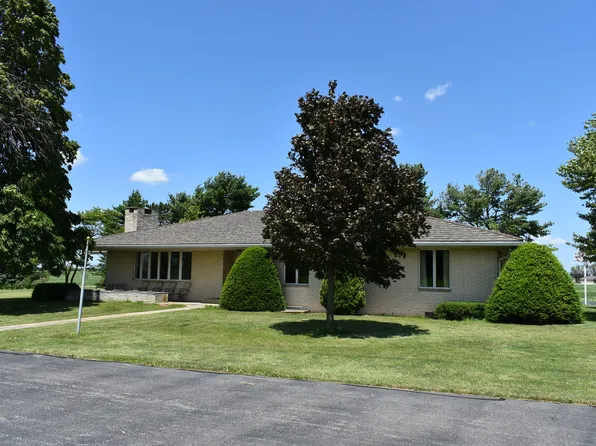 1074 State Route 251, El Paso, IL 61738