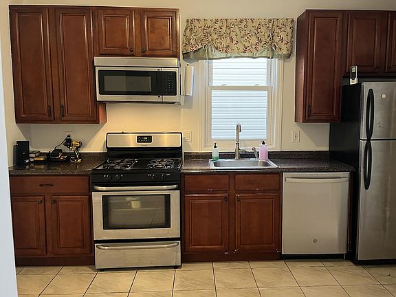 3rd image of 359 Hoover Ave #2
