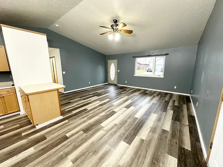 841 Shellinger St — Photo 4