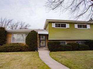 8127 Gross Point Rd, Morton Grove, IL 60053
