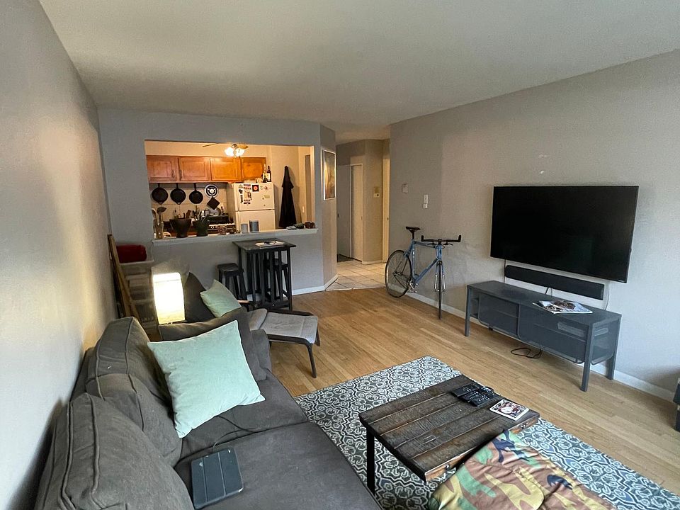 1st image of 1733 N Cambridge Ave APT 207