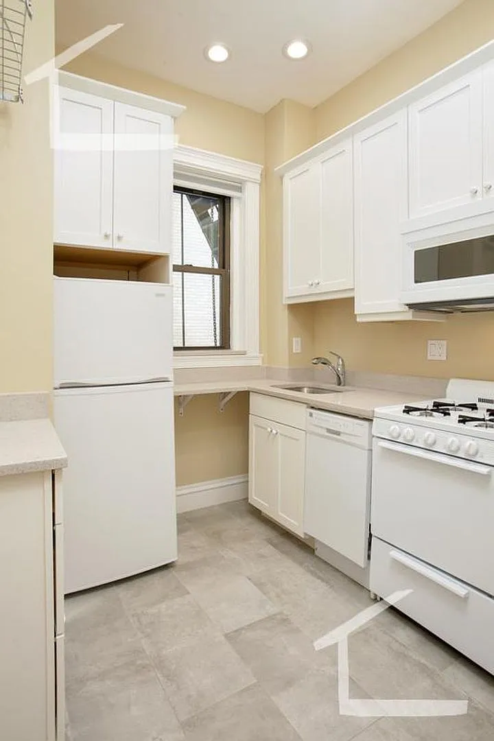 Nice 1 bed split in Fenway — Photo 2