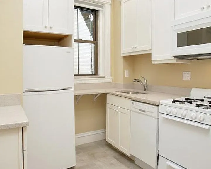 60 Charlesgate W #101 — Photo 2