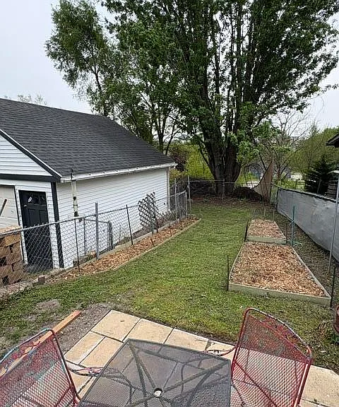 213 W Summit St — Photo 3