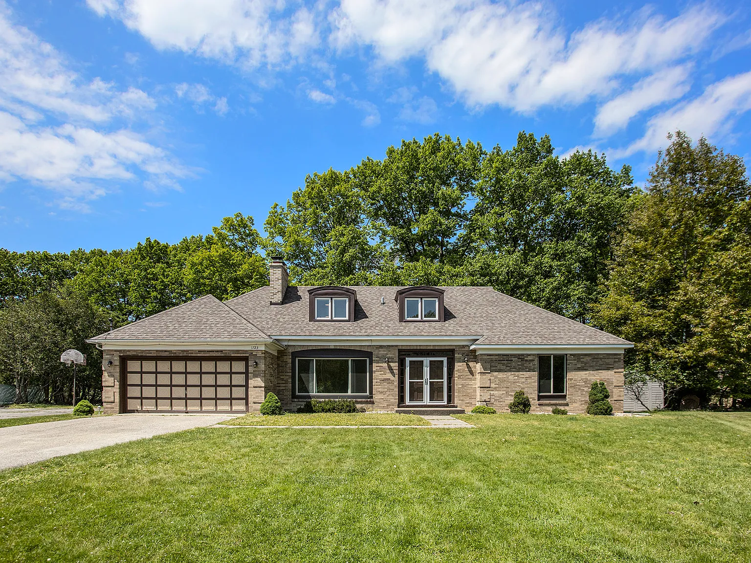 5 bed, 3.5 bath, 2182 sqft, $3,450 — Photo 3