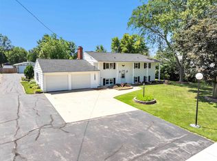 2196 Town Hall Rd, Green Bay, WI 54311