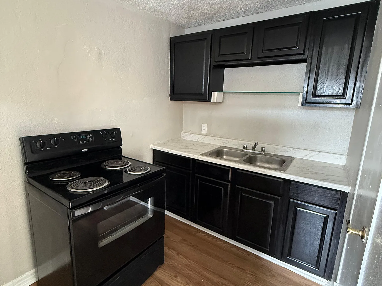 2 bed, 700 sqft, $895 — Photo 1