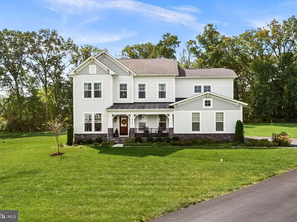 38147 Touchstone Farm Ln, Hillsboro, VA 20132