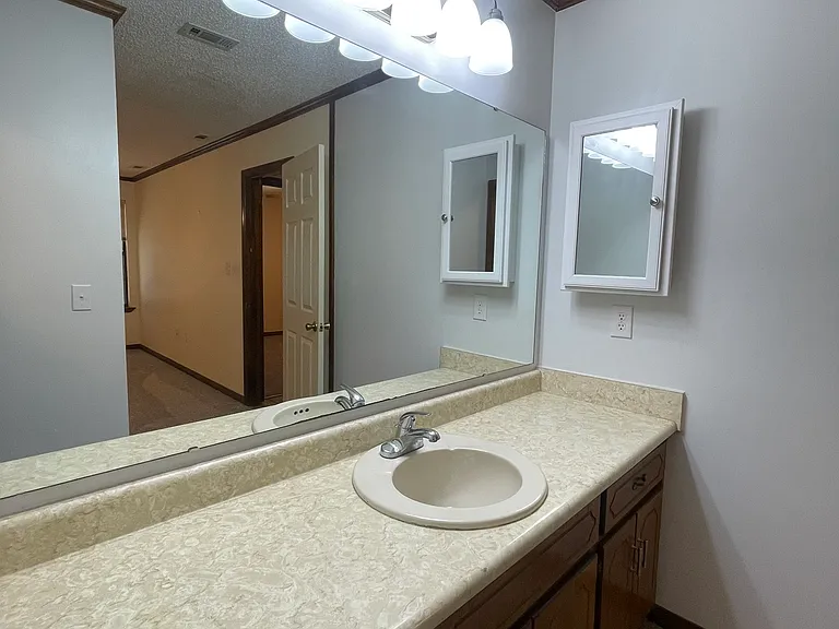 114 Fair Oaks Dr — Photo 6