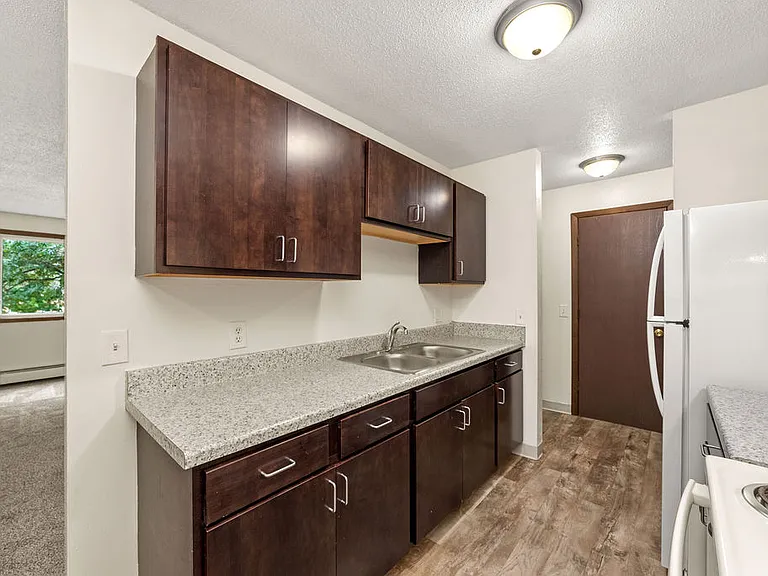 Drake Apartments — Photo 21