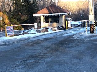 6070 Boardwalk Dr, Tobyhanna, PA