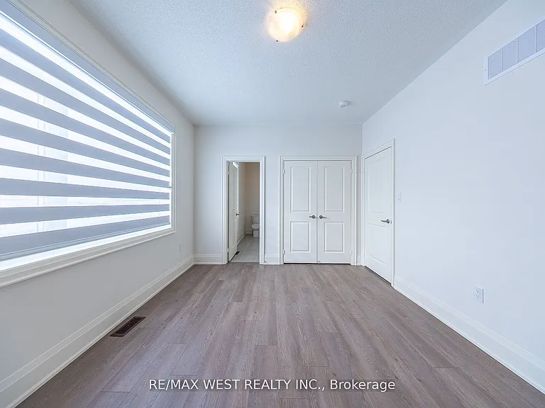 2215 Crystal Dr — Photo 27