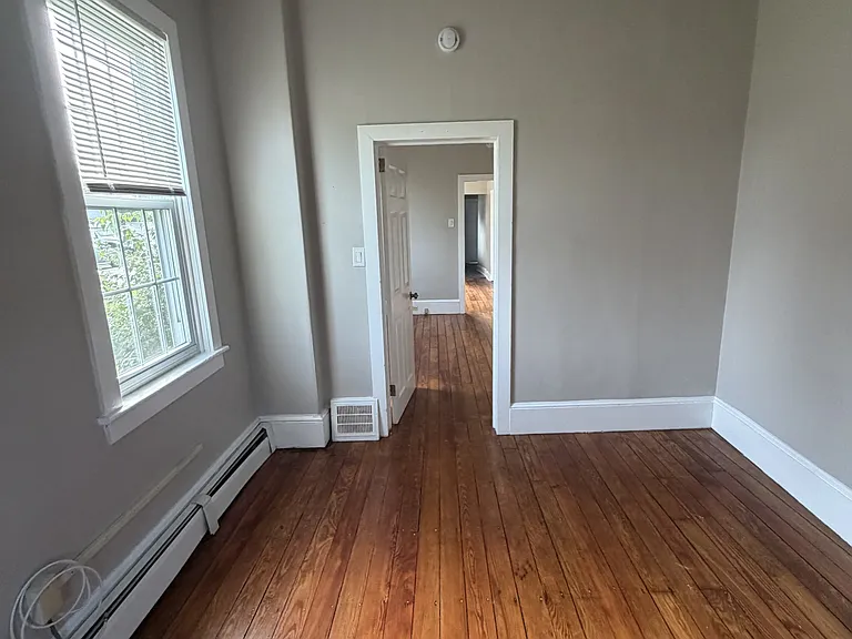 264-266 Kings Hwy #1 — Photo 10