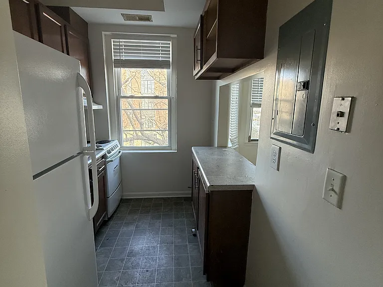 660 Kenyon St NW #7 — Photo 6