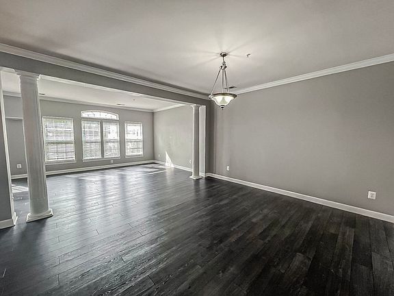 4th image of 2574 Eastbourne Dr