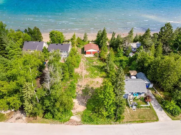 1864 Shore Ln, Wasaga Beach, ON L9Z 1Z4
