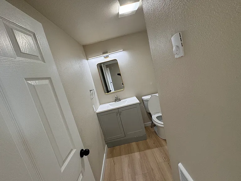 321 W Summa St — Photo 14
