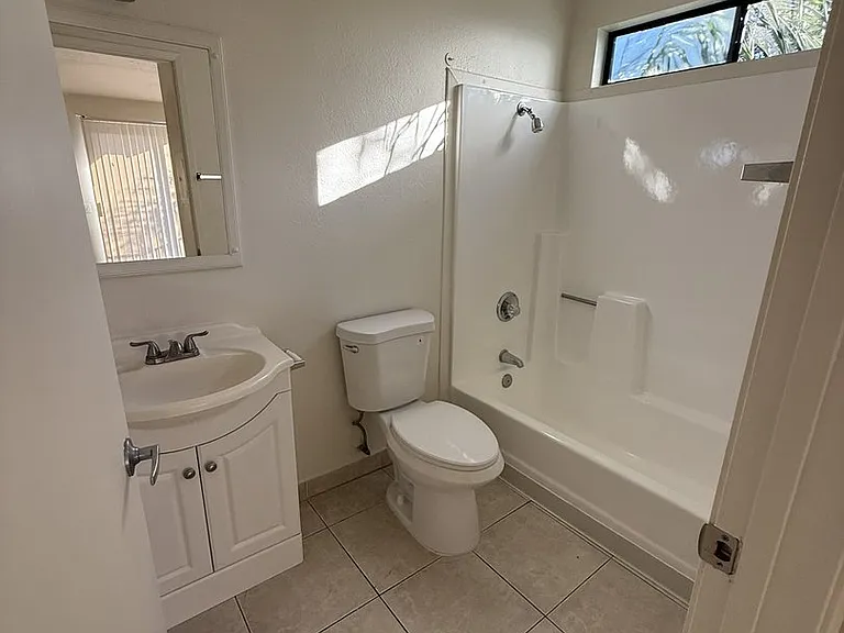 4120 Estrella Ave #14 — Photo 10