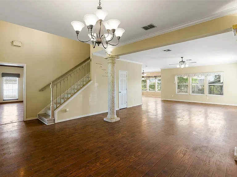 14810 Beal Dr — Photo 2
