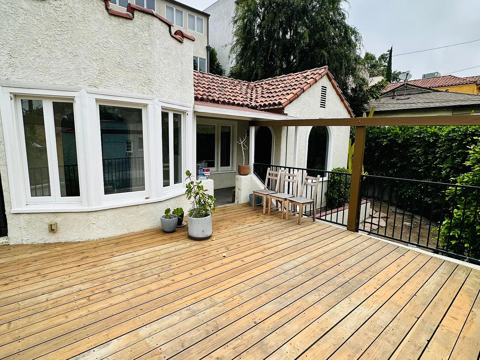 2 bed, 1098 sqft, $5,850 — Photo 1