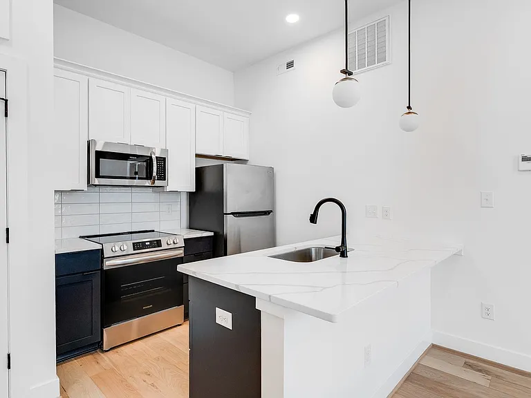3308 E Marshall St — Photo 8