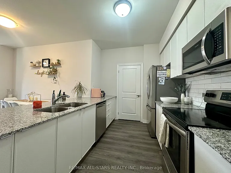 17 Lakewood Cres #3 — Photo 17