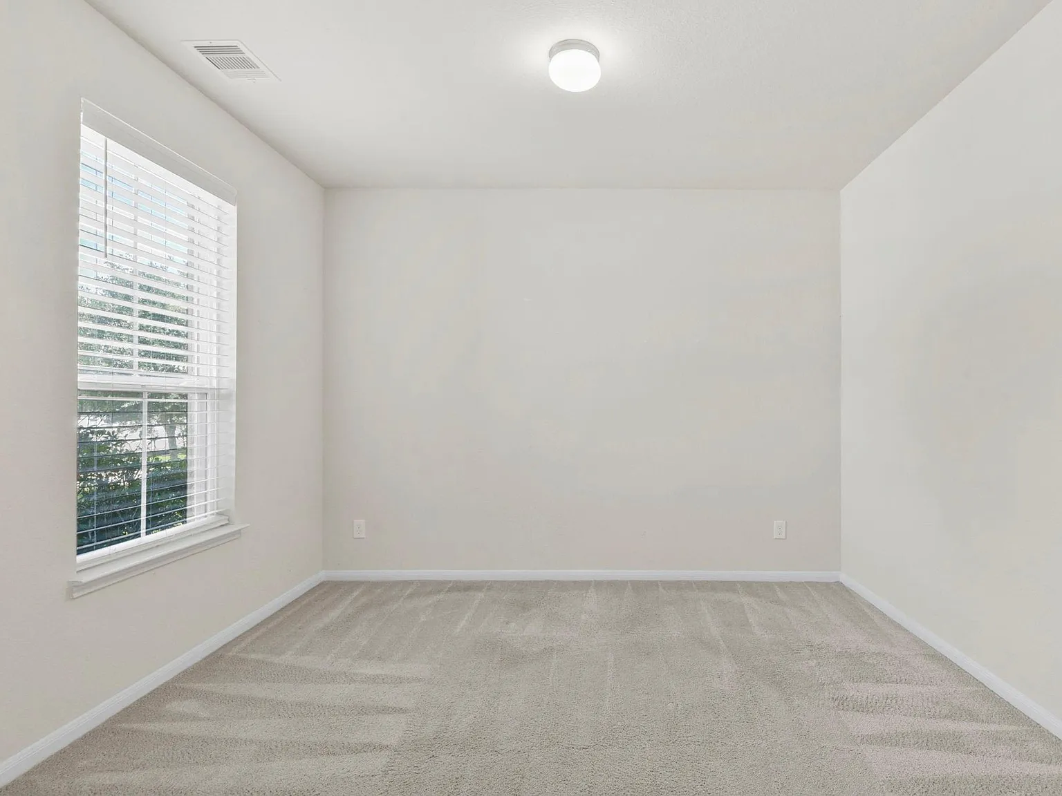 4 bed, 2.5 bath, 2665 sqft, $2,500 — Photo 3