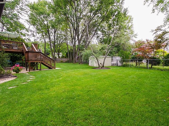 3rd image of 4 Dogwood Ct