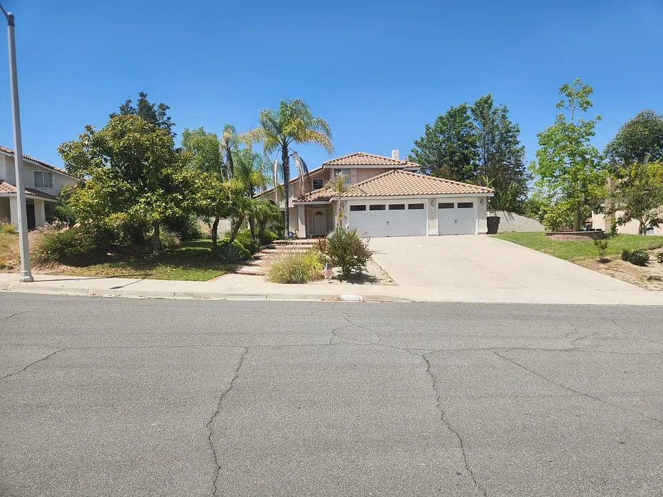 1045 Clearwood Ave