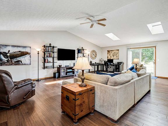 4th image of 6393 Steinbeck Way