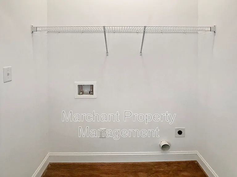 180 Floyd St — Photo 20