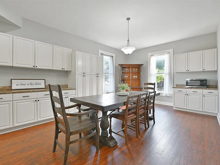 3427 Avenue L — Photo 11