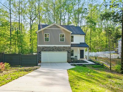 11040 E Lake Rd, Charlotte, NC, 28215