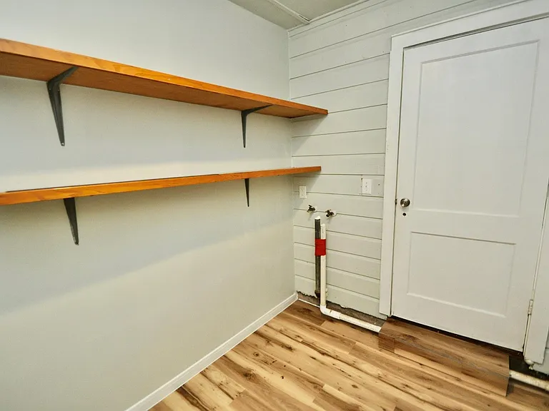 7622 Darnay Dr — Photo 6