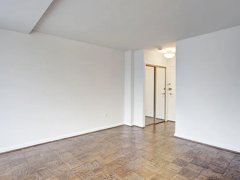 Hill House Apartments — Photo 7