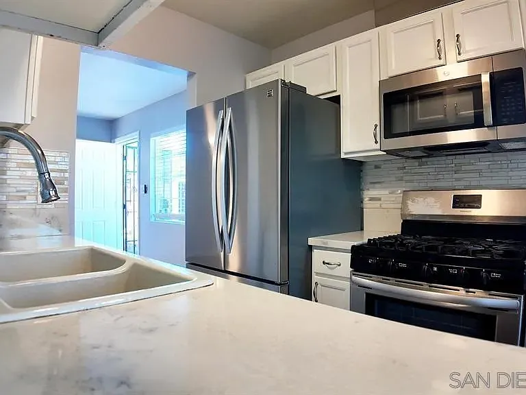 3934 1/2 Marine View Ave — Photo 10