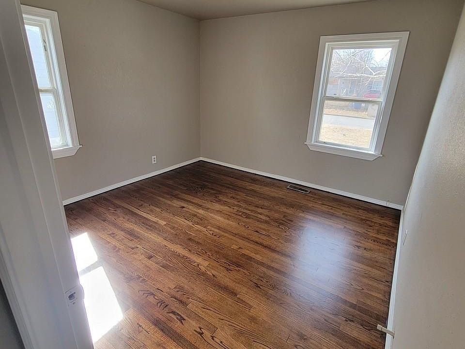 2nd image of 1417 N Kingston Pl E