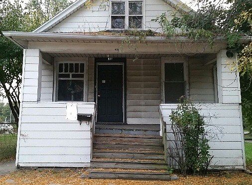 1st image of 831 N Broadway St