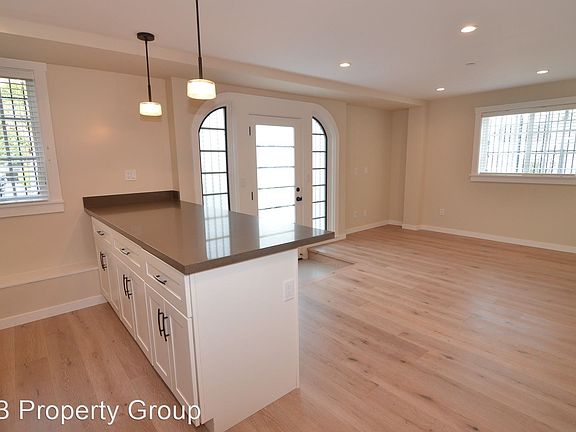2nd image of 855 Waller St #10