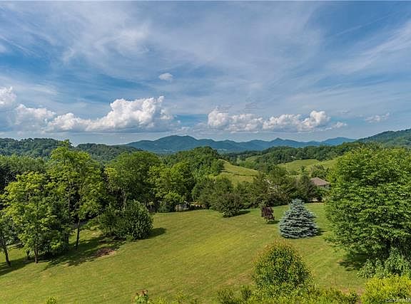 5th image of 451 Evergreen Farm Cir
