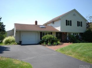 2 Sevilla Walk, Mount Sinai, NY 11766