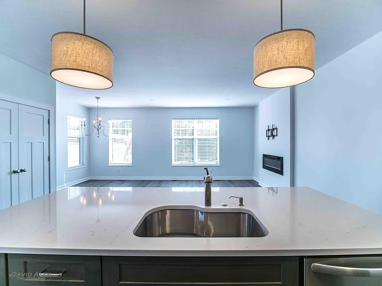2061 W 34th Pl — Photo 14