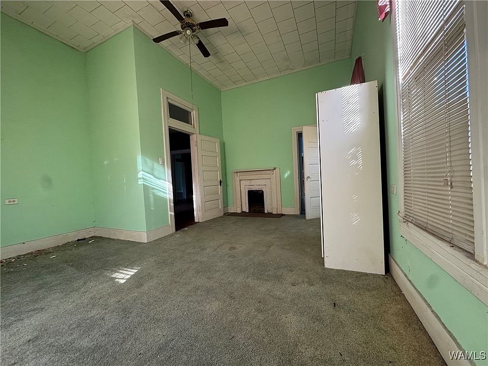19th image of 203 3rd St SE